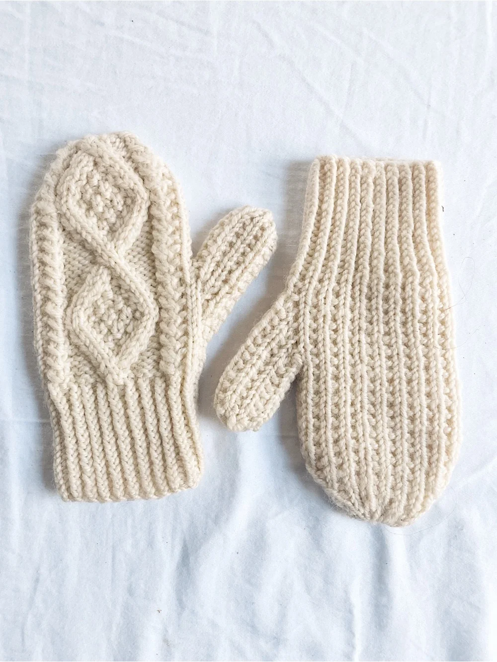 VINTAGE Handmade Wool Mittens Kids Aran Cable Irish Knit Scandi White Winter